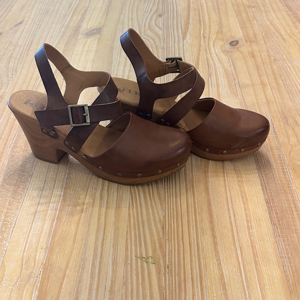 Kork-Ease Brown faux Leather Mules with Straps